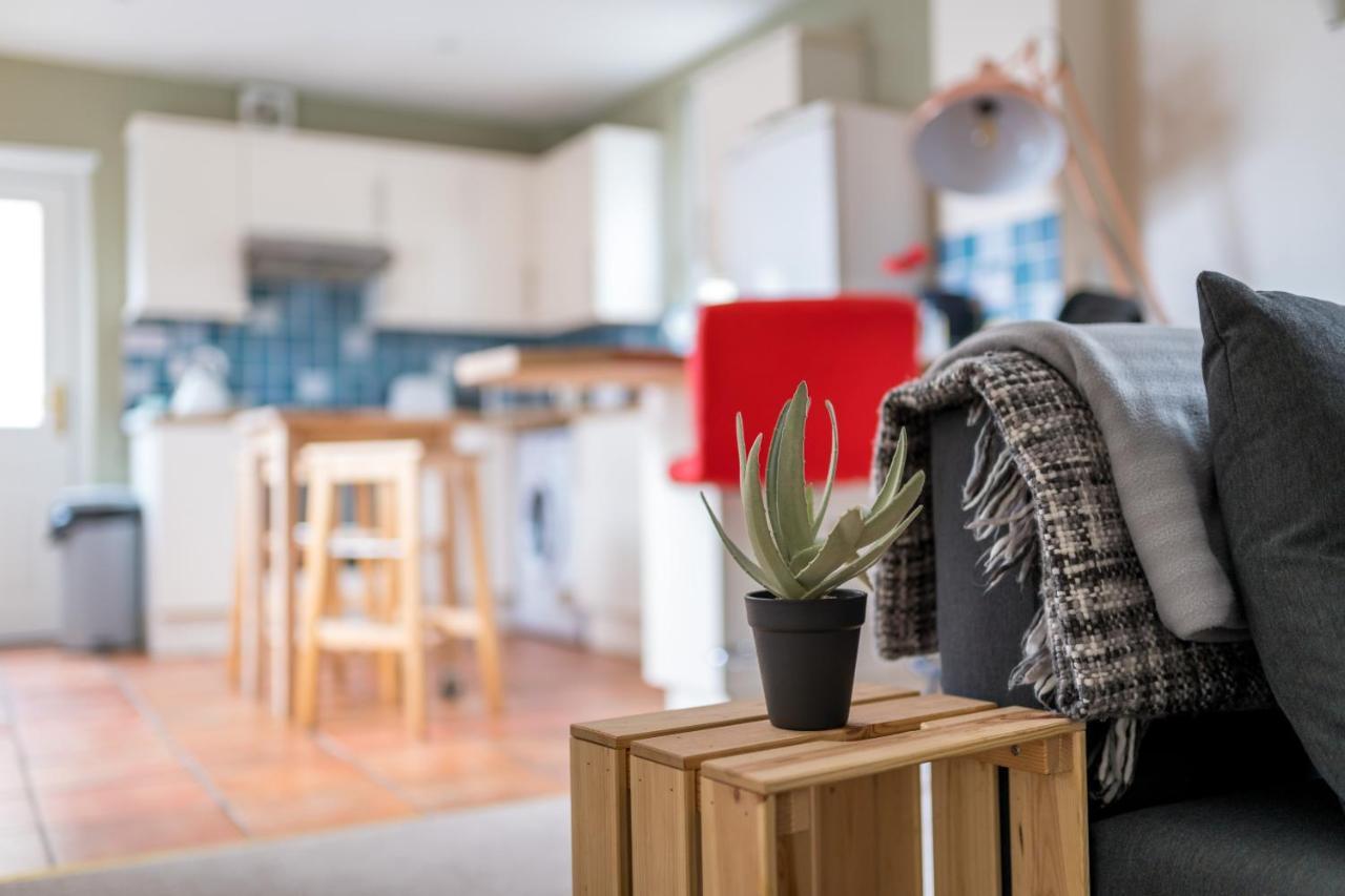The Ella Fitzgerald - Modern 2 Bedroom Apartment, Super Close To City Centre Cardiff Buitenkant foto