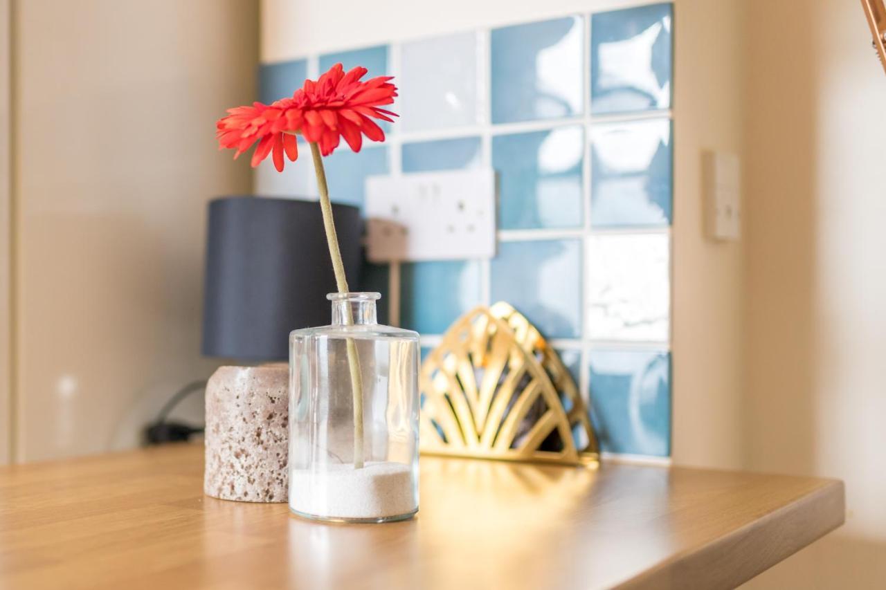 The Ella Fitzgerald - Modern 2 Bedroom Apartment, Super Close To City Centre Cardiff Buitenkant foto